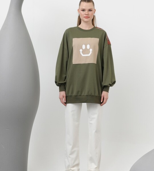 20623  İki İplik Kumaş Smile Baskılı Oversize Tesettür Sweatshirt-Haki