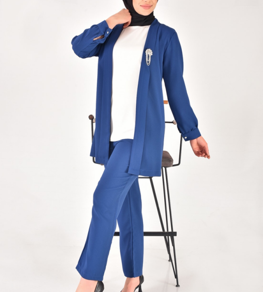 2554 Krep Kumaş Taş Aksesuar Detaylı Tesettür Üçlü Takım-İNDİGO