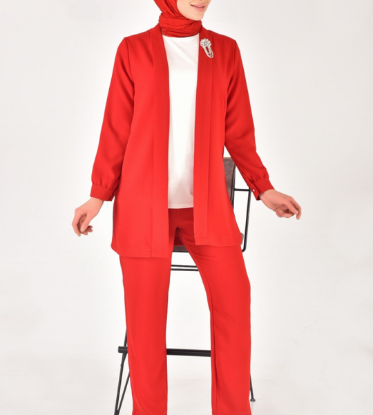 2554 Krep Kumaş Taş Aksesuar Detaylı Tesettür Üçlü Takım-KIRMIZI