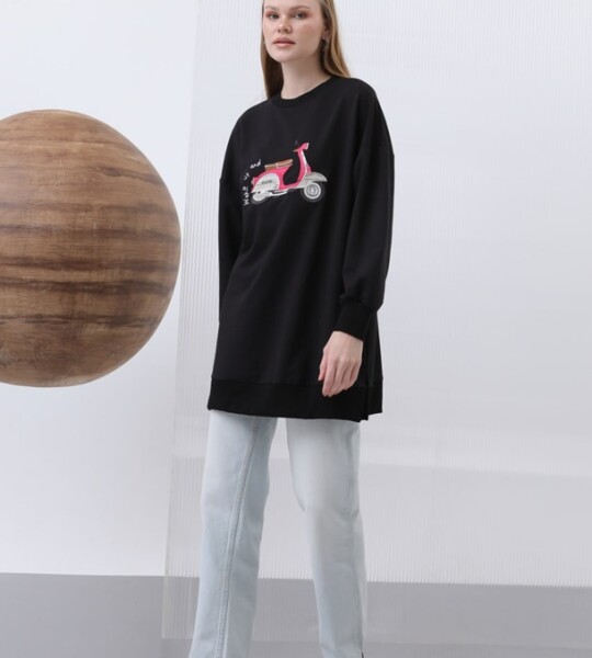 10636  İki İplik Kumaş Scooter Nakış Detaylı Tesettür Sweatshirt-Siyah